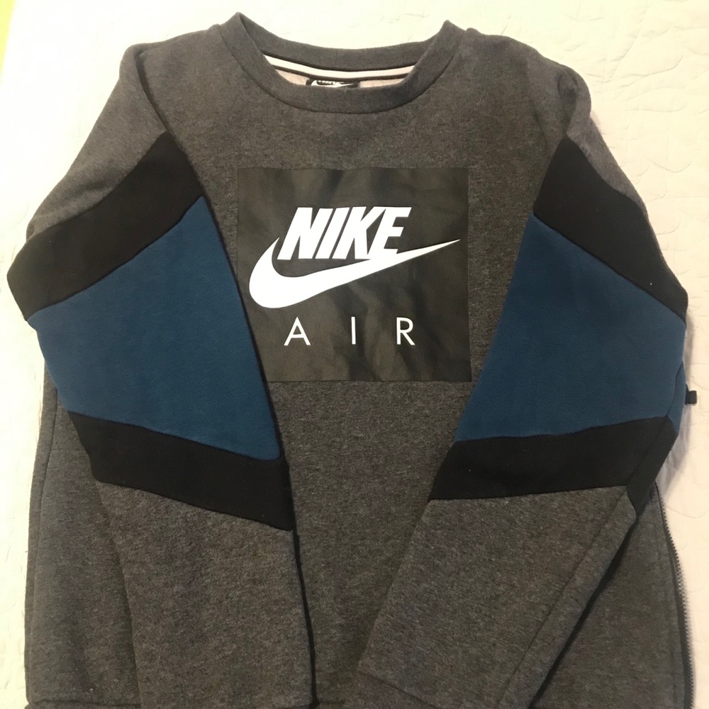Big Kids’ Nike Sweatshirt